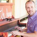 Paul Thorn Performs Two Songs